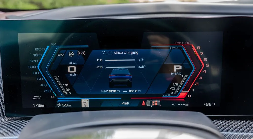 BMW XM photo 9