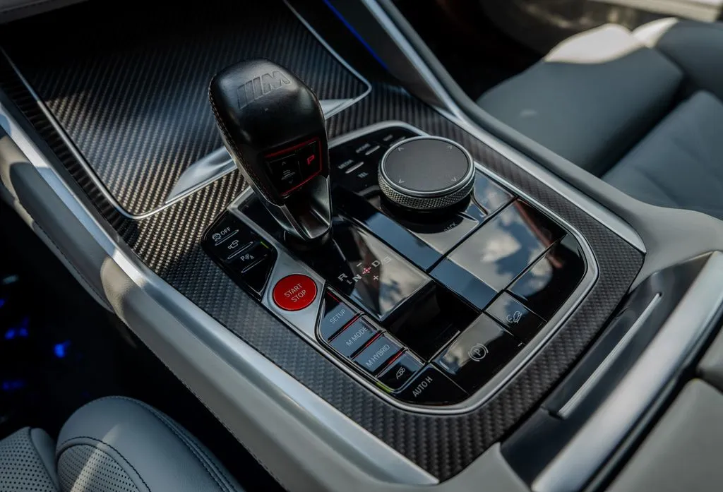 BMW XM photo 13