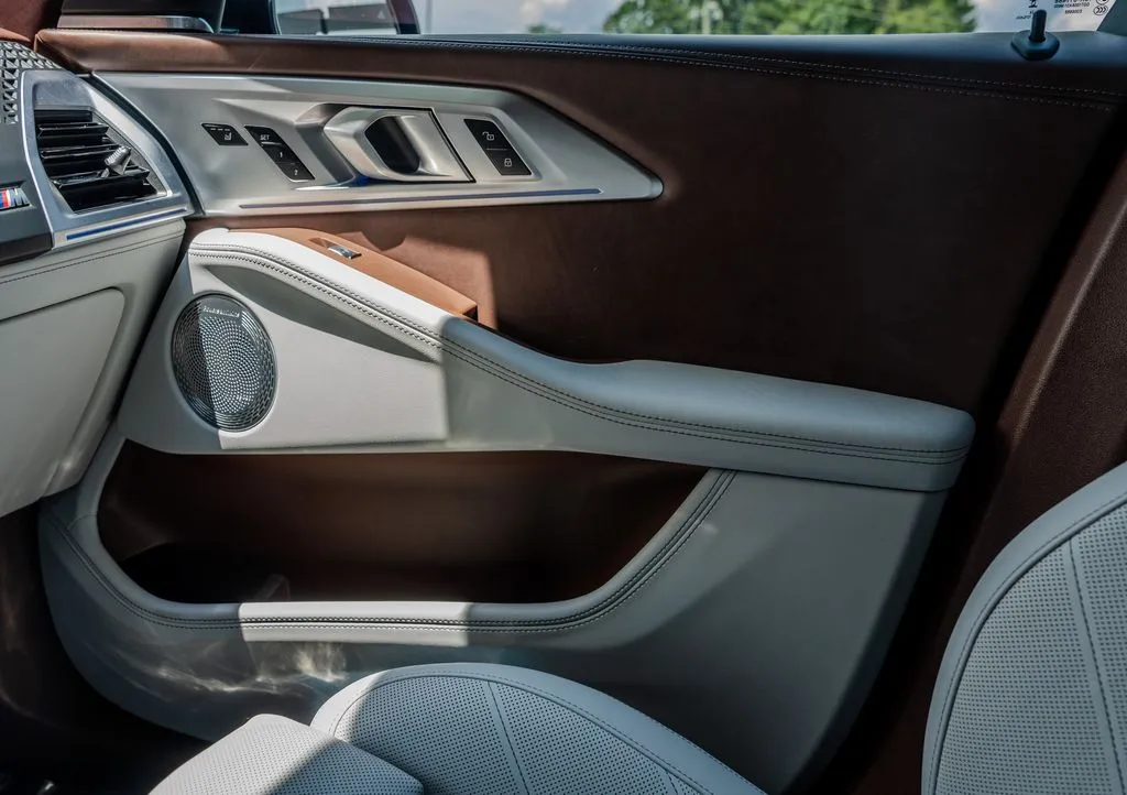 BMW XM photo 14