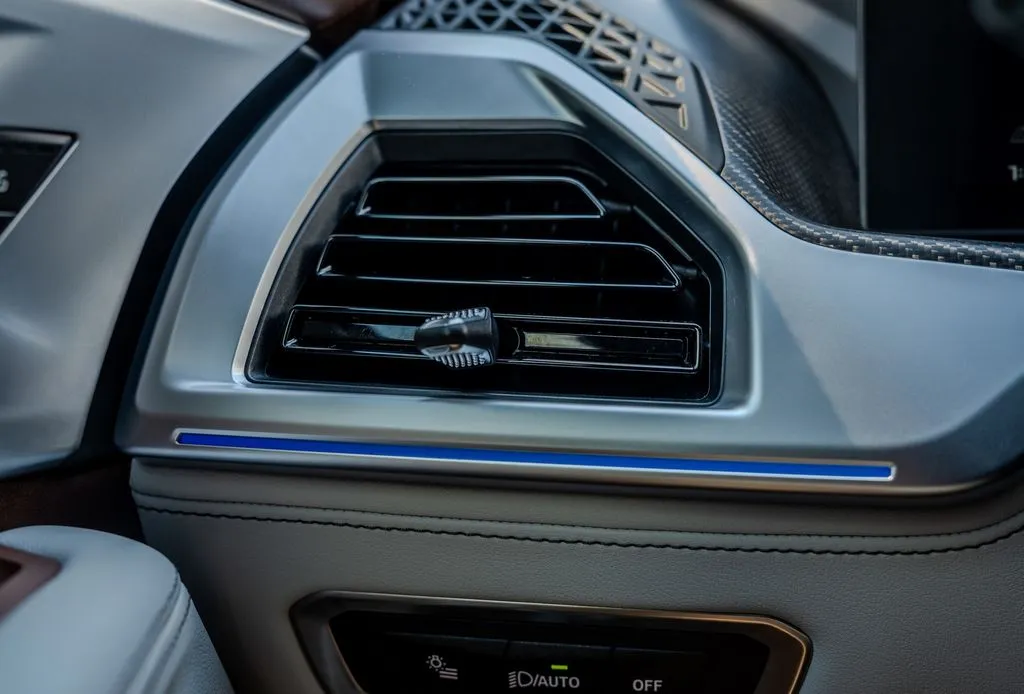BMW XM photo 8