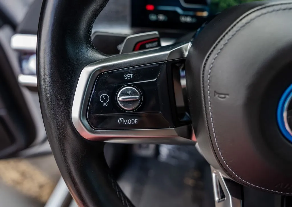 BMW i7 photo 6