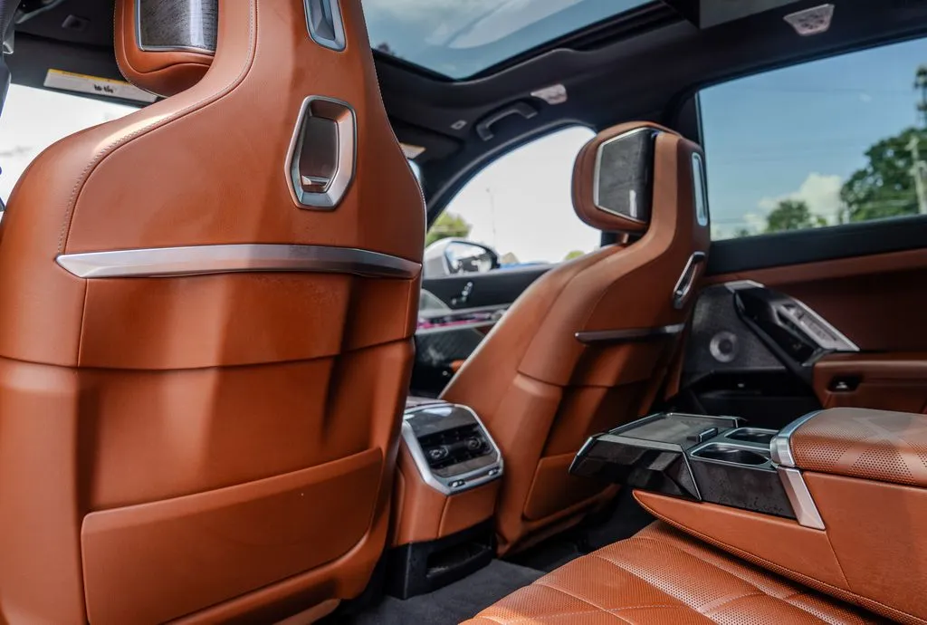BMW i7 photo 21