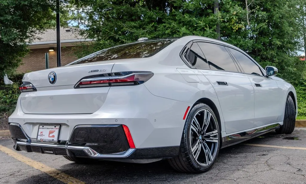 BMW i7 photo 32