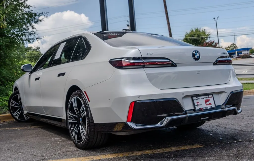 BMW i7 photo 27