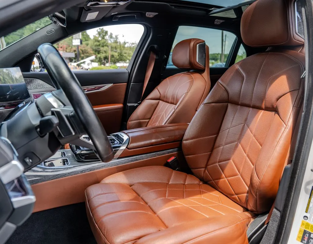BMW i7 photo 19