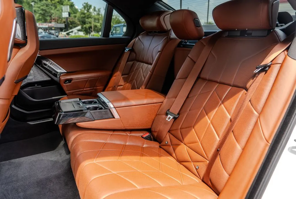 BMW i7 photo 20