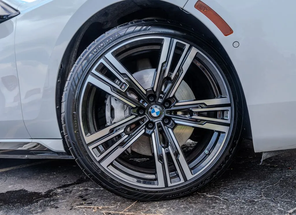 BMW i7 photo 34