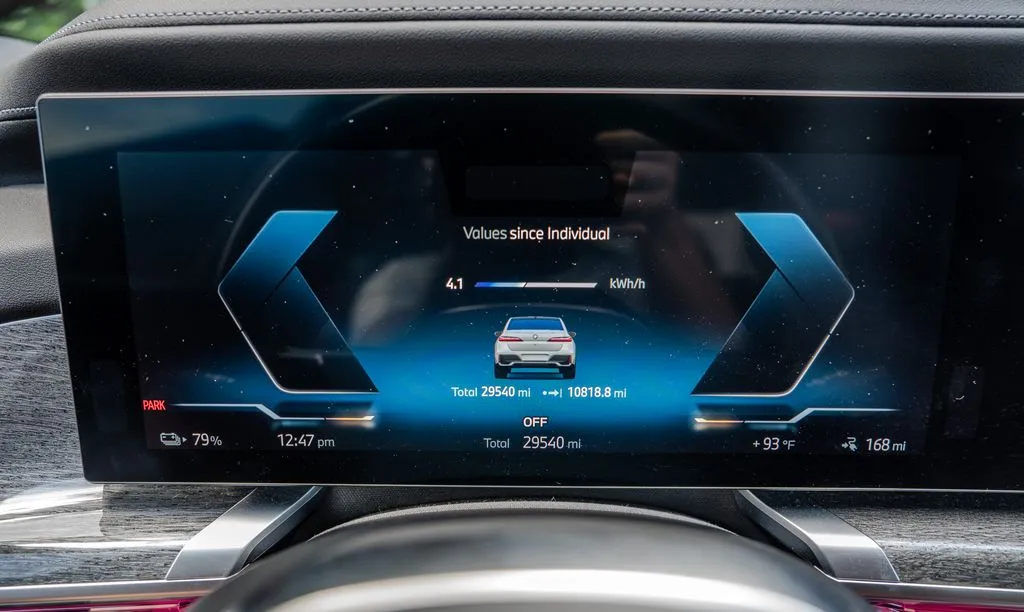 BMW i7 photo 9