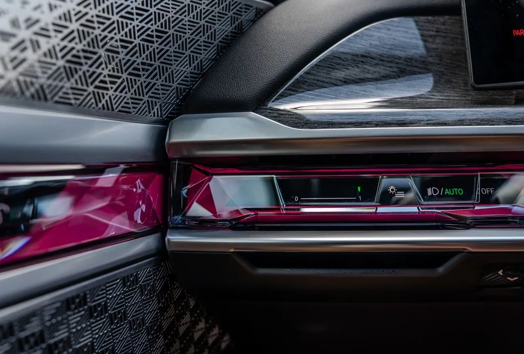 BMW i7 photo 8