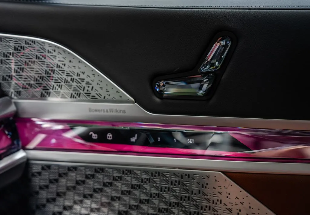 BMW i7 photo 15