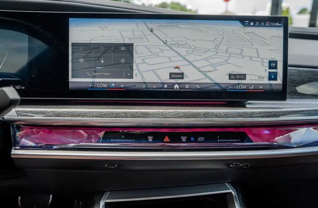 BMW i7 photo 11