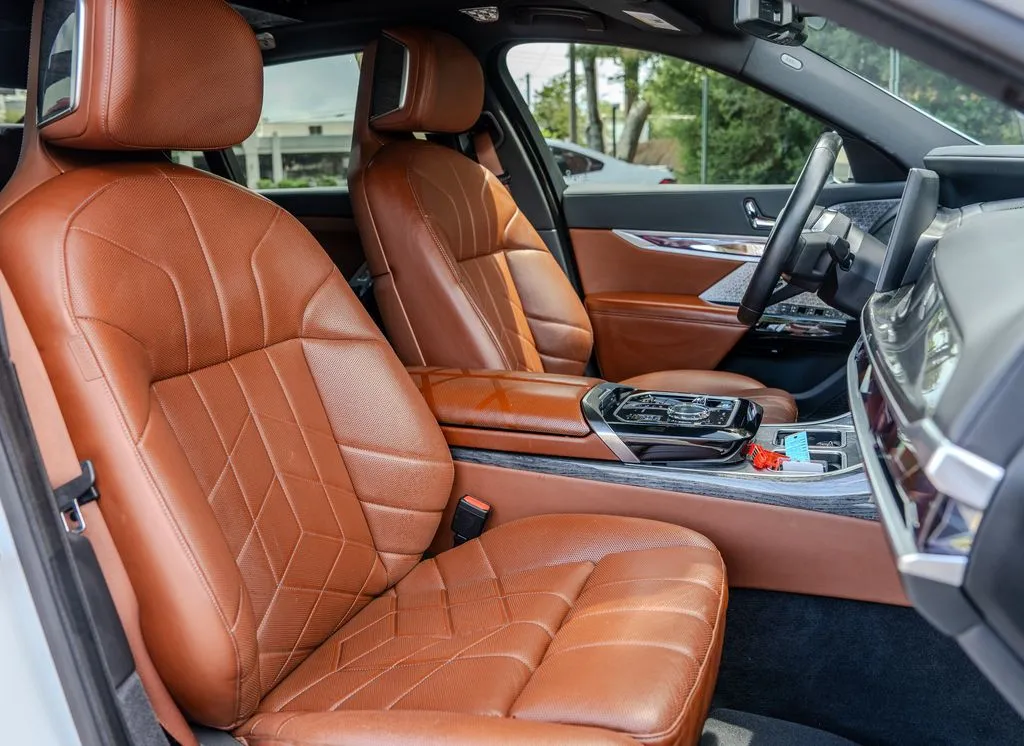 BMW i7 photo 25