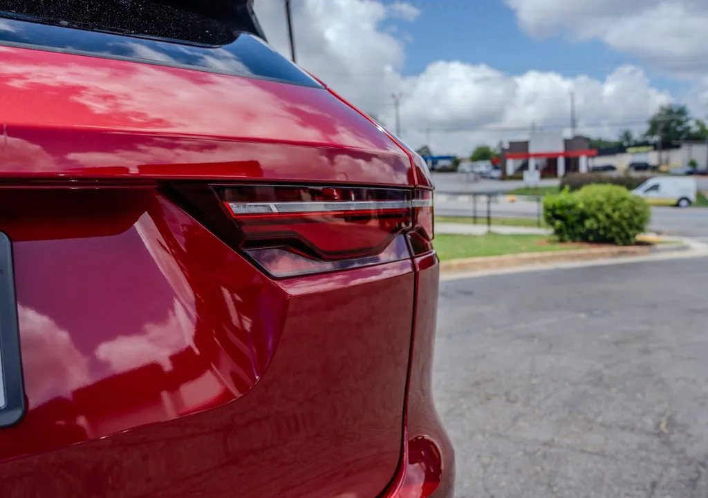 Jaguar F-PACE photo 28