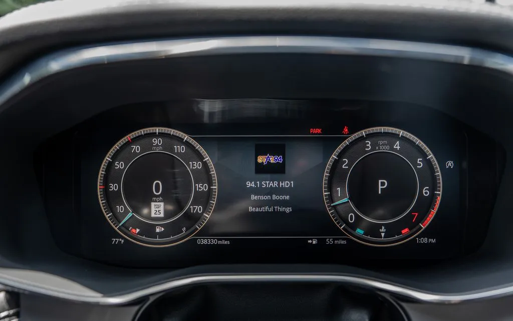 Jaguar F-PACE photo 9