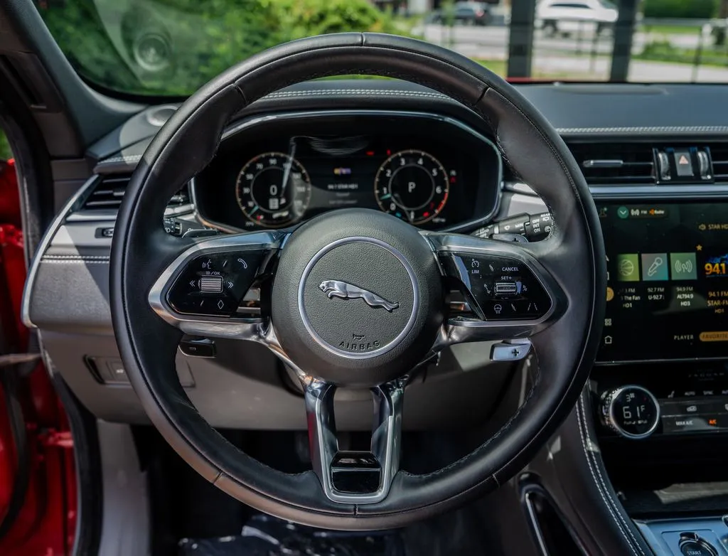 Jaguar F-PACE photo 5