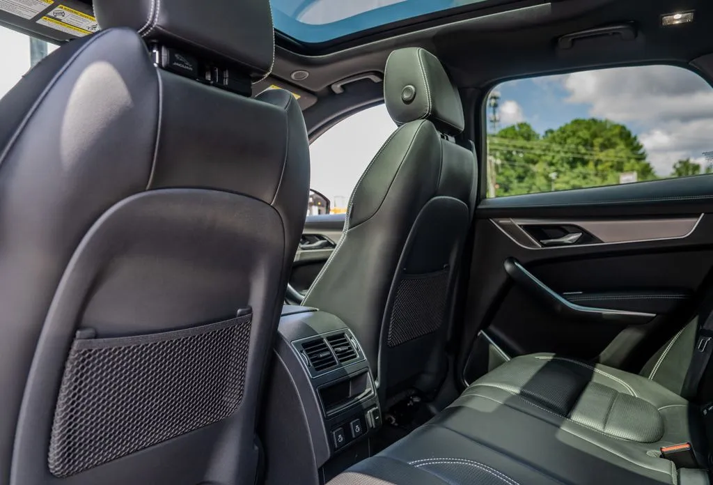 Jaguar F-PACE photo 21