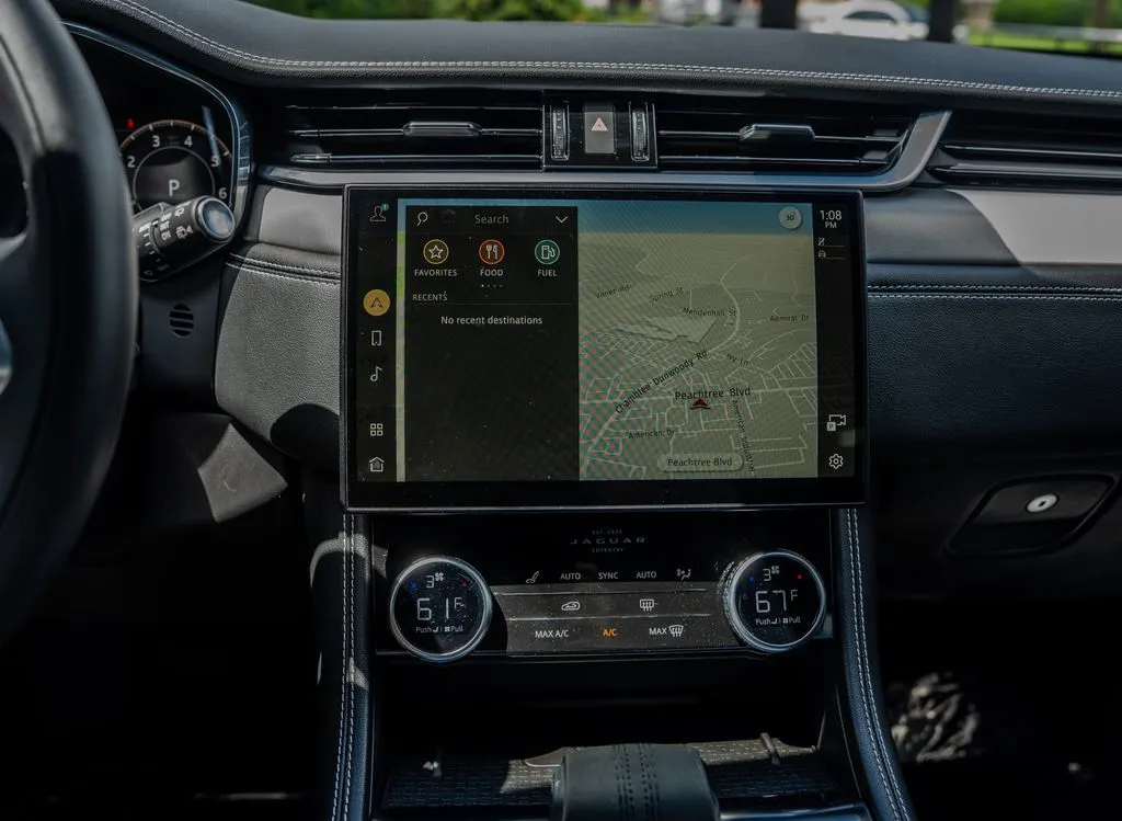 Jaguar F-PACE photo 10