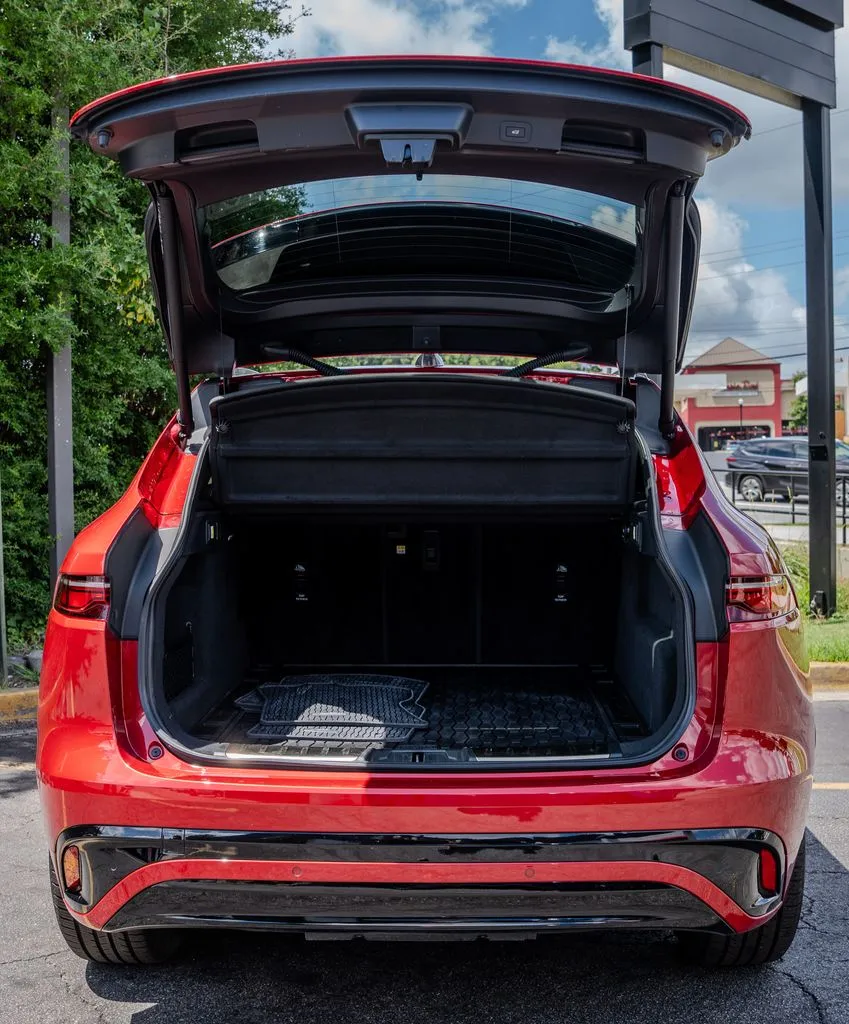Jaguar F-PACE photo 26