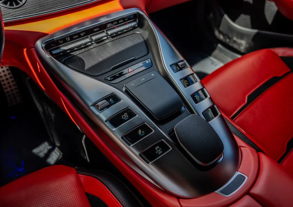 Mercedes-Benz AMG GT 43 photo 13