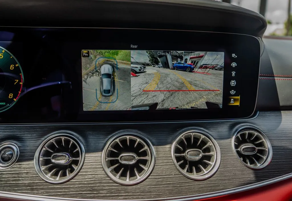 Mercedes-Benz AMG GT 43 photo 12