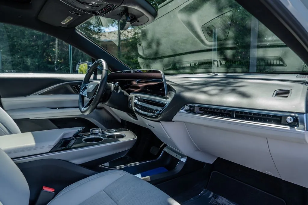 Cadillac LYRIQ photo 22