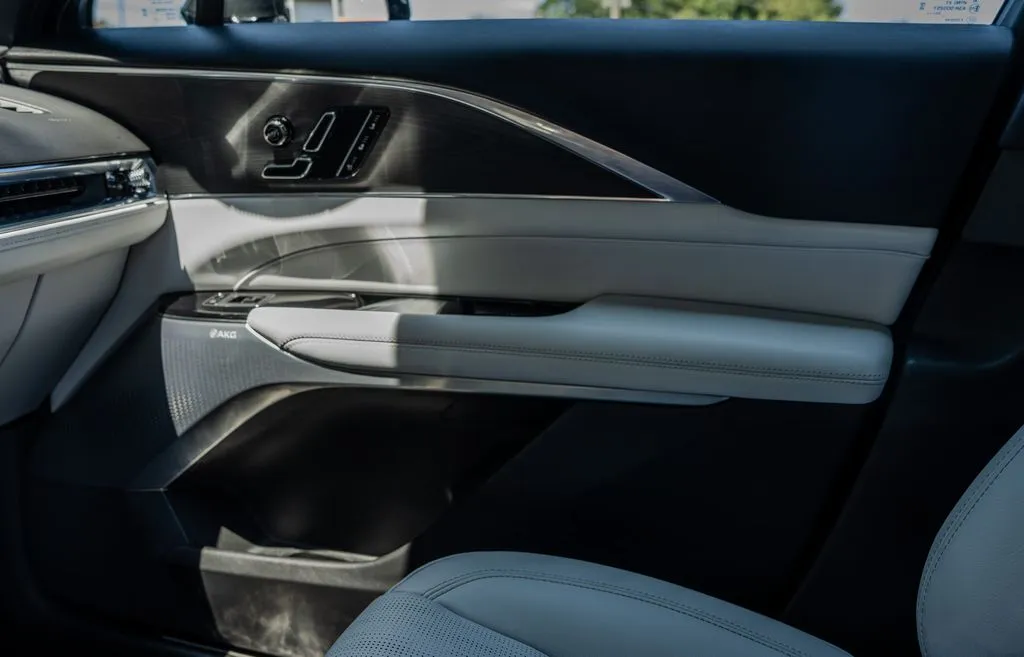 Cadillac LYRIQ photo 13