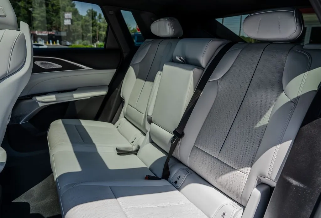 Cadillac LYRIQ photo 19