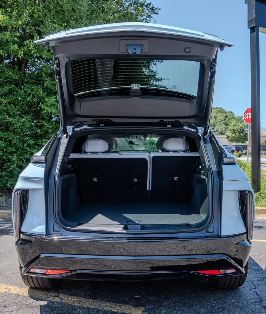 Cadillac LYRIQ photo 25