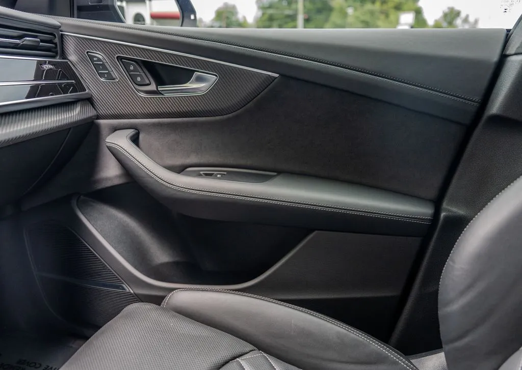 Audi SQ8 photo 14