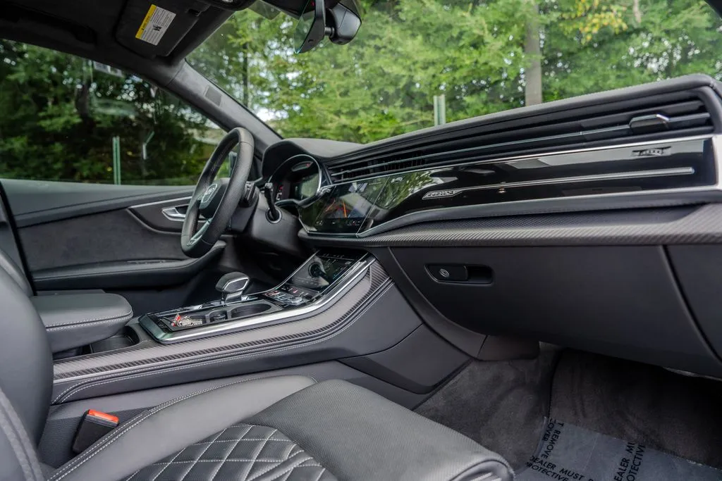 Audi SQ8 photo 24