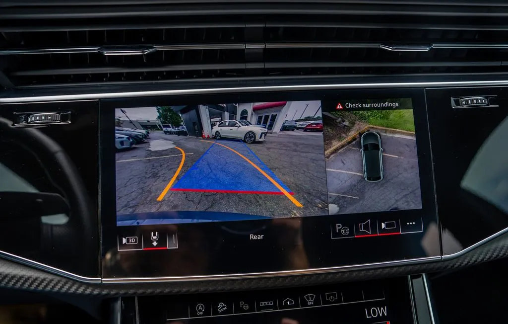 Audi SQ8 photo 12