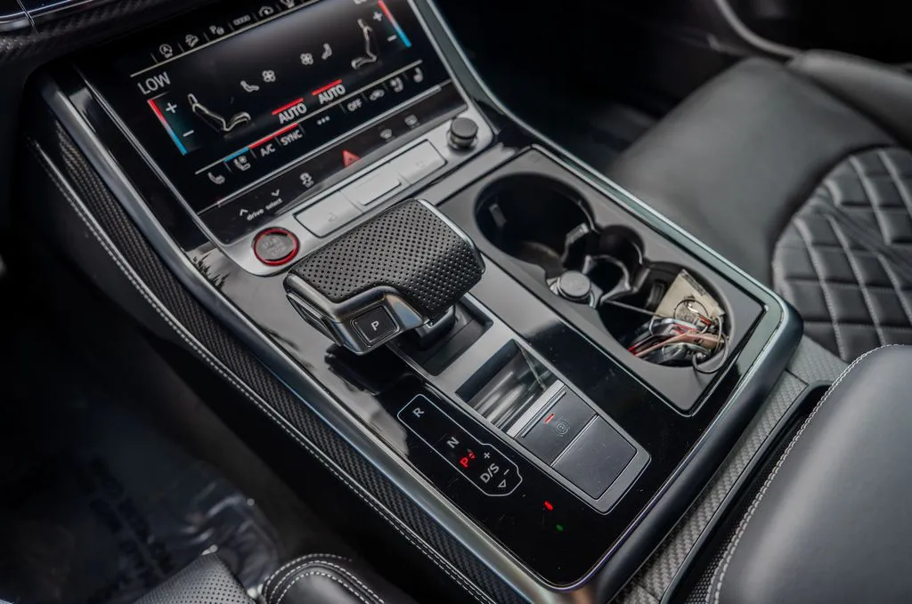 Audi SQ8 photo 13