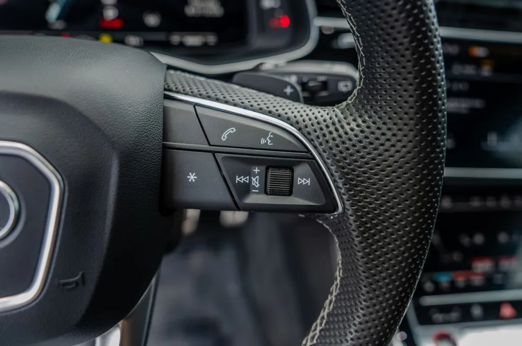 Audi SQ8 photo 7
