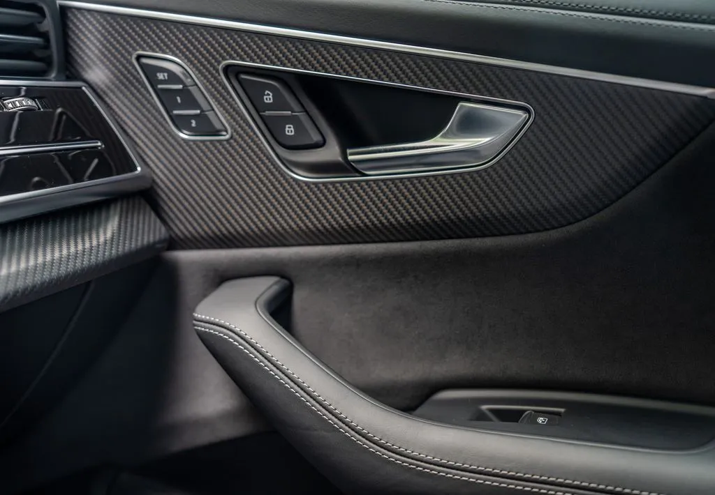 Audi SQ8 photo 15