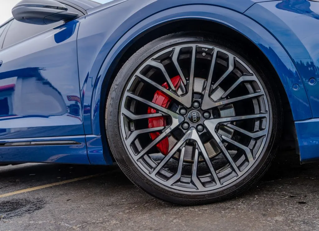 Audi SQ8 photo 33