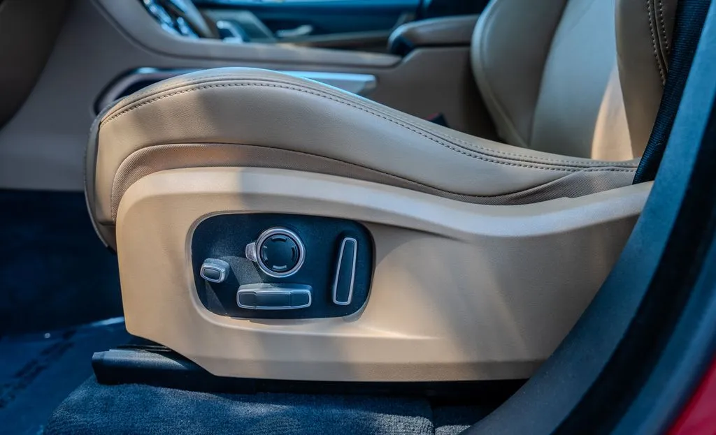 Jaguar F-PACE photo 16
