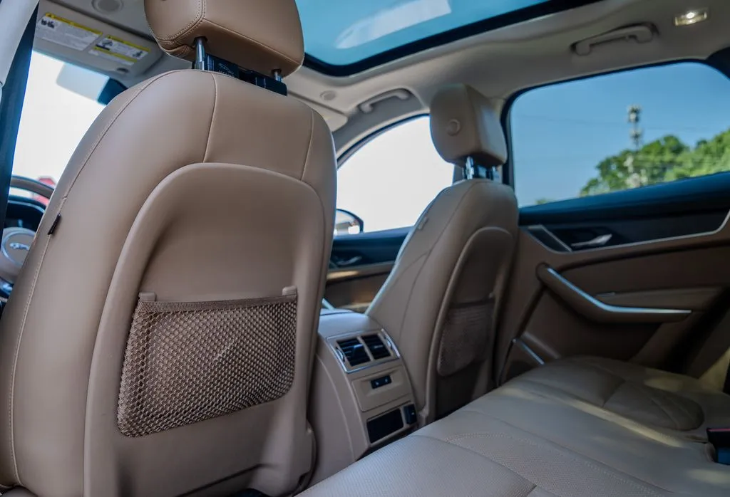Jaguar F-PACE photo 20