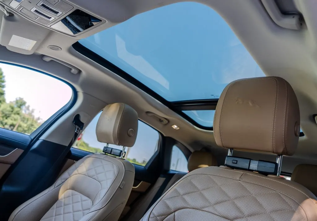 Jaguar F-PACE photo 17