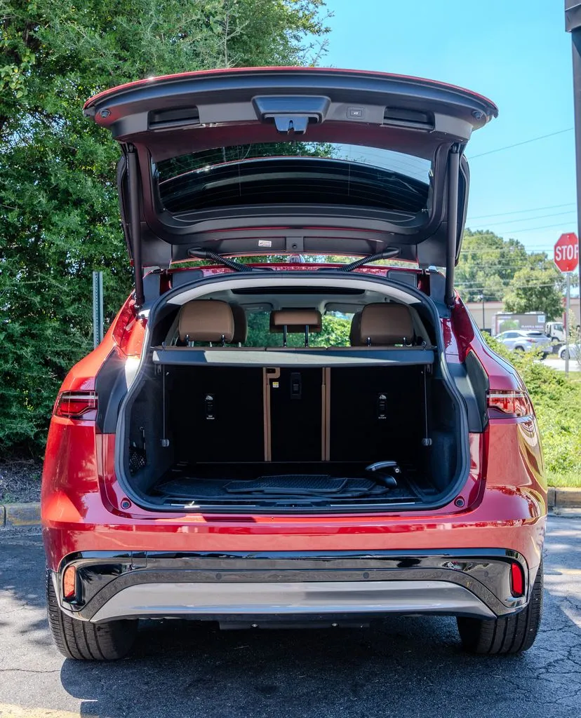 Jaguar F-PACE photo 25
