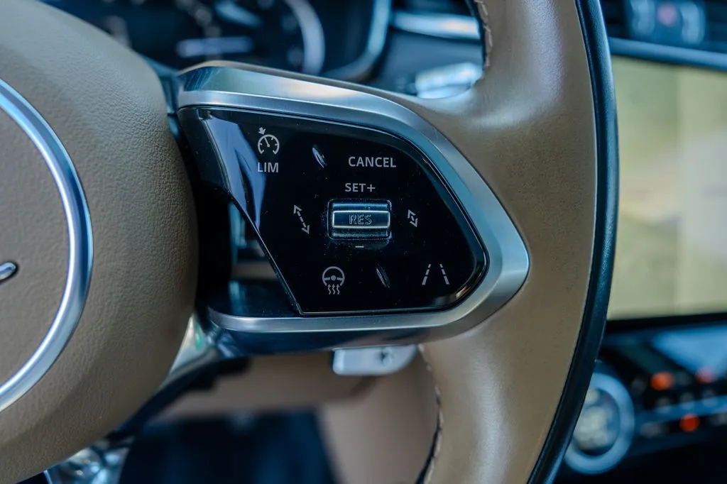 Jaguar F-PACE photo 7