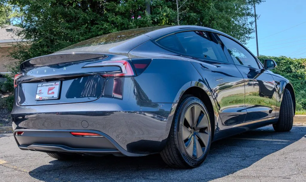 Tesla Model 3 photo 27