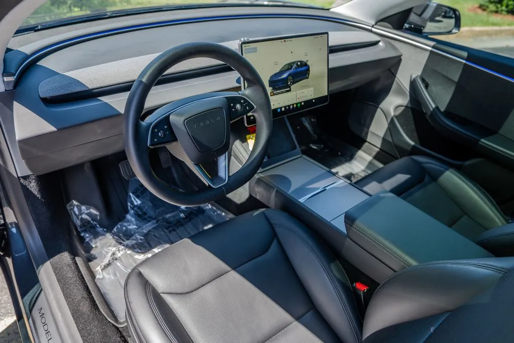 Tesla Model 3 photo 4
