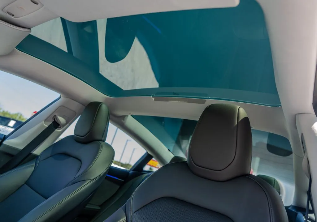 Tesla Model 3 photo 16