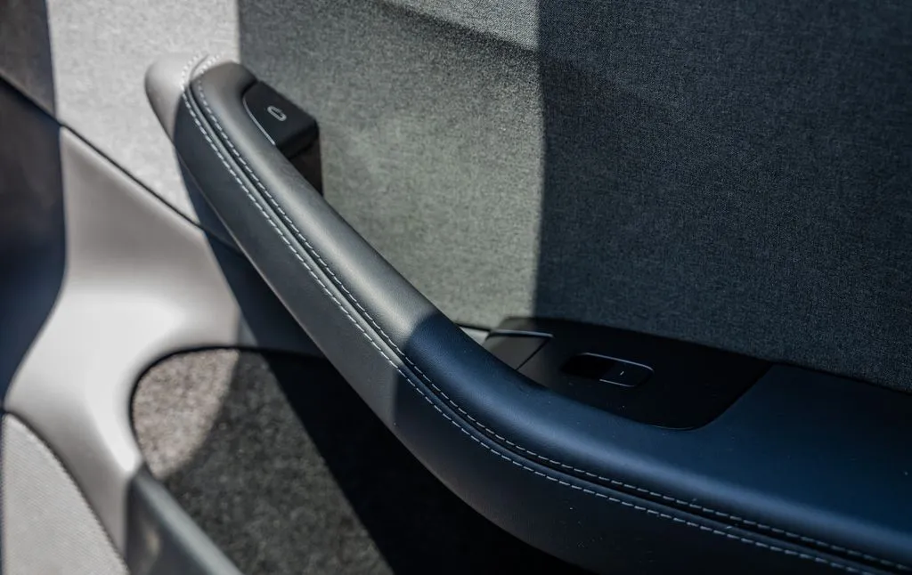 Tesla Model 3 photo 13