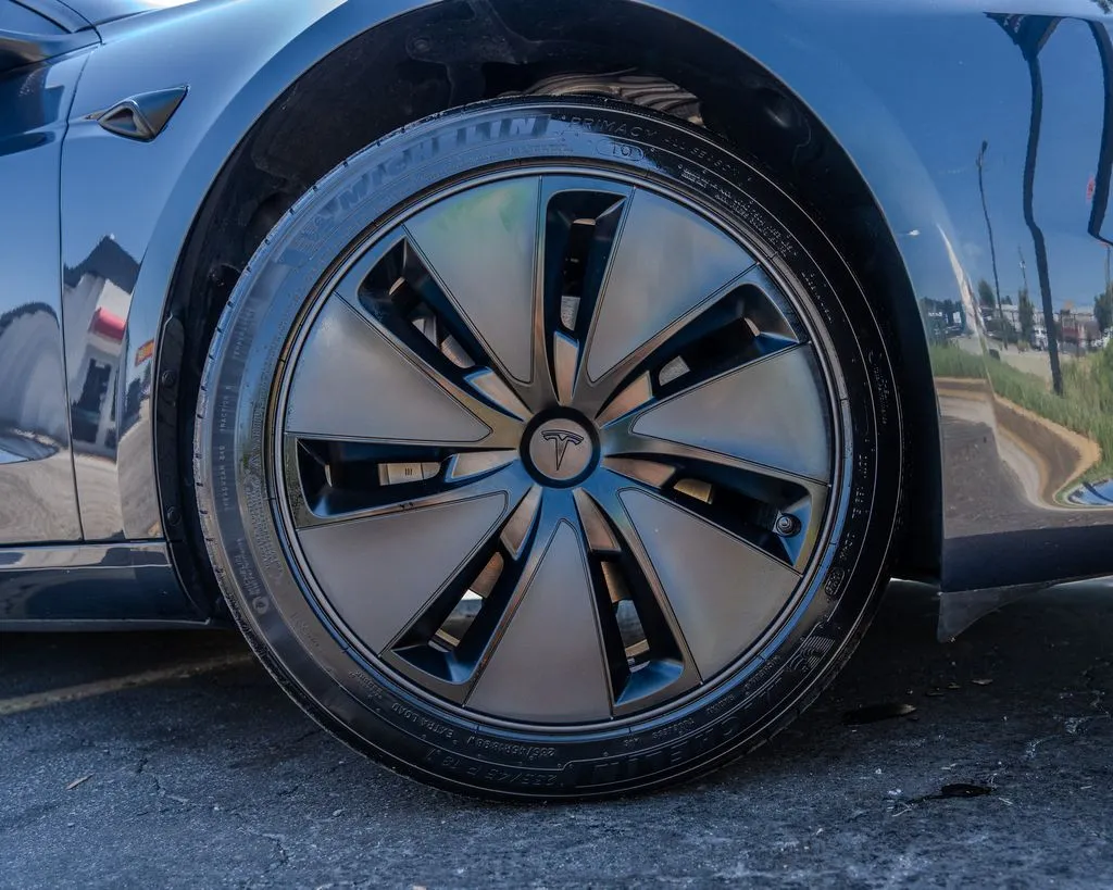 Tesla Model 3 photo 29