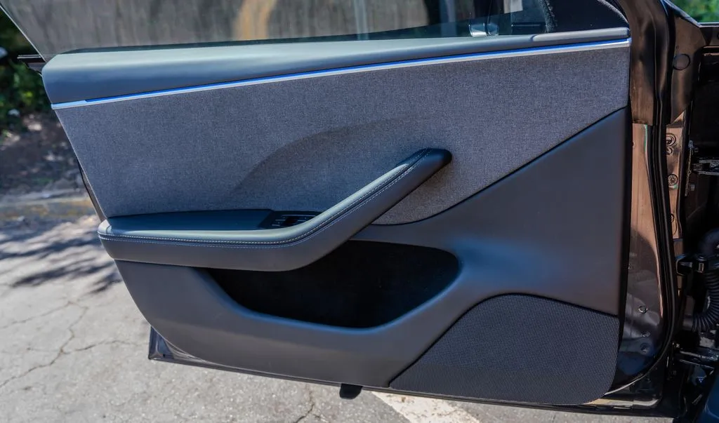 Tesla Model 3 photo 14