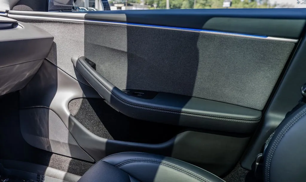 Tesla Model 3 photo 12