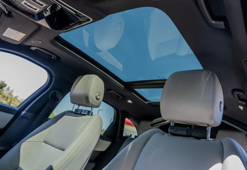 Land Rover Range Rover Velar photo 19