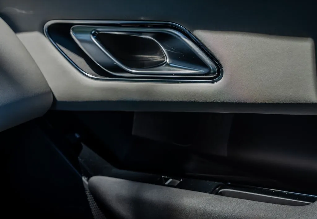 Land Rover Range Rover Velar photo 15