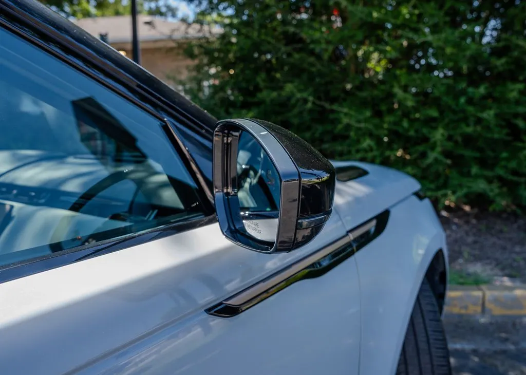 Land Rover Range Rover Velar photo 31